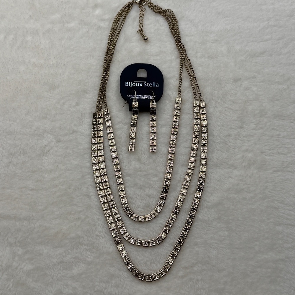 🚨3 for $15🚨Bijoux Stella Gold Tone Necklace and Earring Set